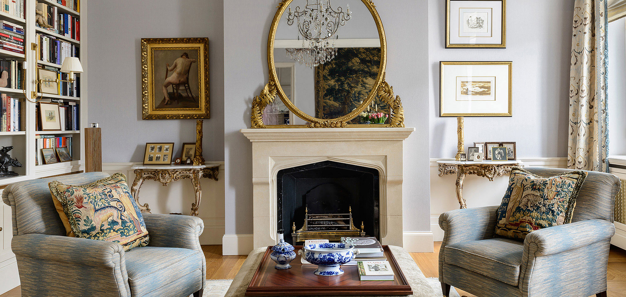 salon w stylu klasycznym, kominek na bioetanol, projektowanie i wykonanie mebli tapicerowanych na zamówienie, projektowanie mebli bibliotecznych na zamówienie, projektowanie wnętrz stylowych, projektowanie wnętrz ekskluzywnych, projektowanie wnętrz ponadczasowych, projektowanie wnętrz opierających się modom